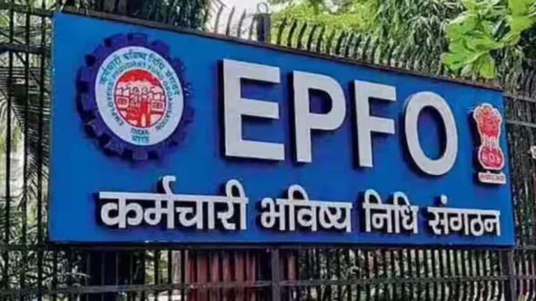 PF Accounts: नौकरी बदलने पर बने दो PF अकाउंट? जानिए कैसे करें दोनों अकाउंट को मर्ज... ऐसे बचाएं निकासी पर टैक्स