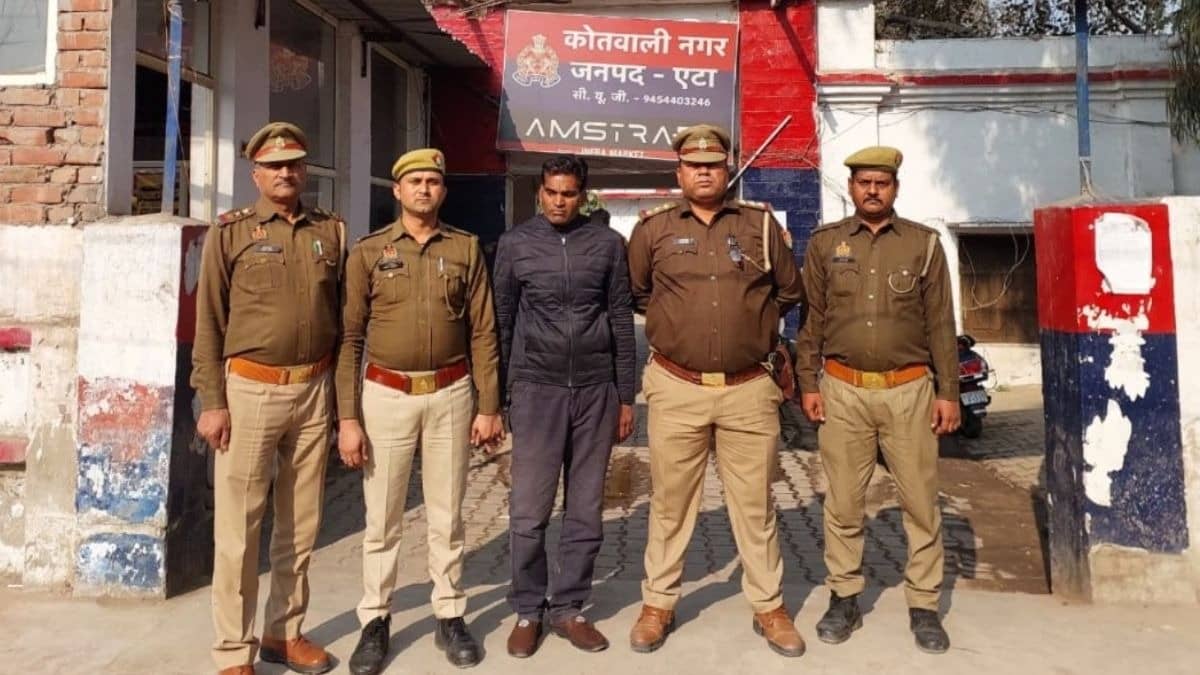 UP: घर का दरवाजा खोला तो देखा रूह कंपाने वाला मंजर... बेटे ने ही कर दी माता-पिता, पत्नी और बेटी की हत्या; 4 हत्याओं से दहला एटा