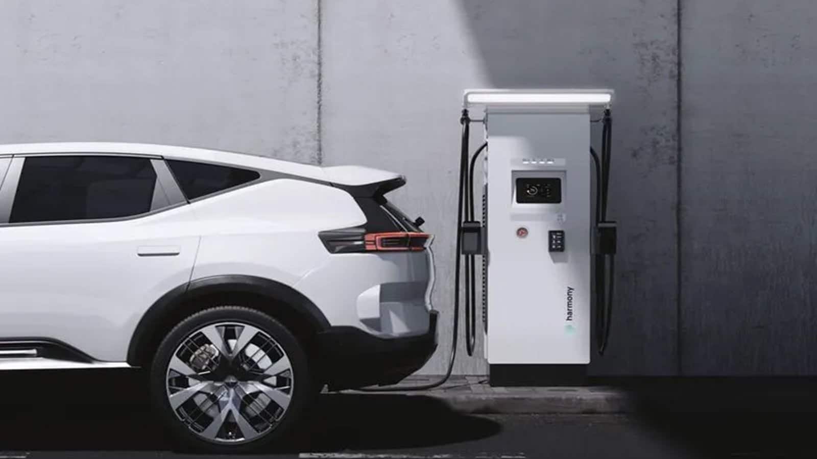 Budget 2026: EV पर ड्यूटी में हो कटौती, बिजनेस करना बनाया जाए और आसान; ऑटो कंपनियों की डिमांड