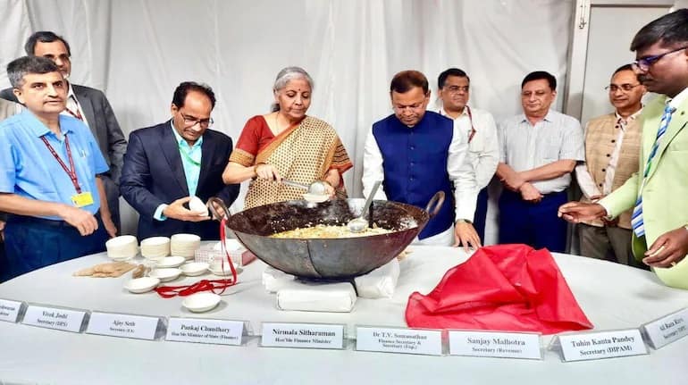 Budget 2026-2027: बजट पेश होने से पहले सरकार हलवा सेरेमनी का आयोजन क्यों करती है?