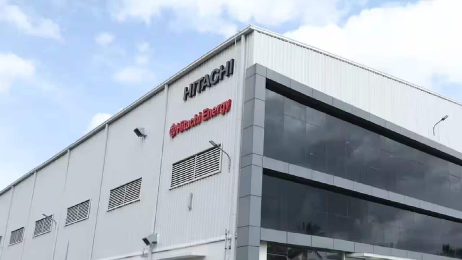 Hitachi Energy Shares: इनकम टैक्स डिपार्टमेंट ने कंपनी को भेजा ₹26 करोड़ का टैक्स नोटिस, शेयर पर रखें नजर