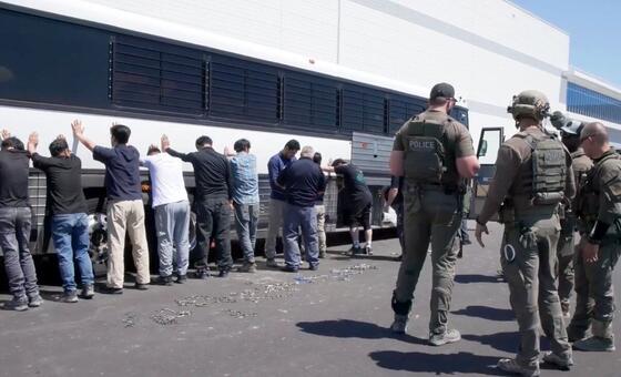 अमेरिका: प्रवासियों के साथ 'अमानवीय बर्ताव', नुक़सान पहुँचाने वाले तौर-तरीक़ों की निन्दा