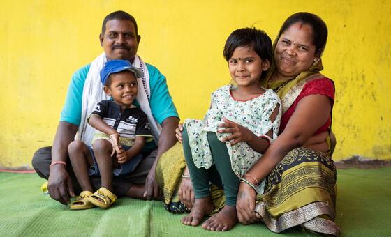 भारत: बीमारियों से निपटने में एक दूसरे के सहारे पर भरोसा