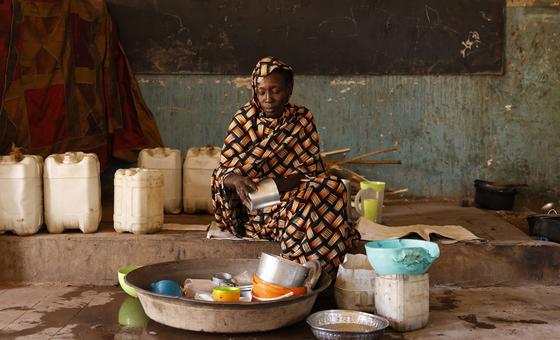 सूडान: भीषण टकराव और अकाल के बीच परिवार कगार पर, धन कटौती ने बढ़ाई चुनौती