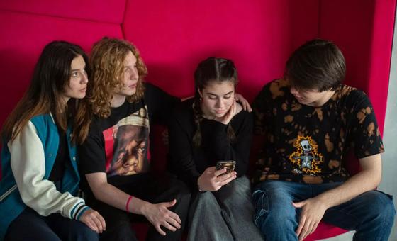 बच्चों के लिए बढ़ते AI ख़तरों के मद्देनज़र, यूएन की गम्भीर चेतावनी