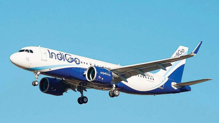 Indigo Shares: मुनाफे में 78% की गिरावट पर 4% टूटा शेयर, खरीदारी का मौका या बेचकर निकलने का अलार्म?
