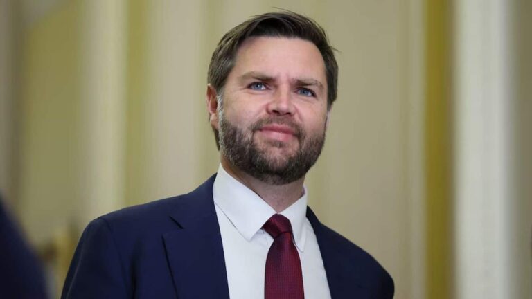 JD Vance: वॉशिंगटन में जेडी वेंस के घर पर हमला...हुई पत्थरबाजी, मादुरो की गिरफ्तारी का असर!