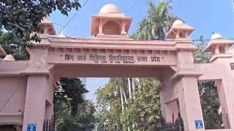 'अपर्णा यादव और उनके समर्थकों पर FIR दर्ज नहीं हुई तो...', KGMU के भड़के डॉक्टरों-कर्मचारियों ने दी हड़ताल की चेतावनी, कहा- OPD बंद कर देंगे