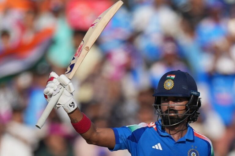 सारे सूरमा फ्लॉप फिर केएल राहुल ने दिखाया रौद्र रूप, छक्के से सेंचुरी ठोक अकेले बदला न्यूजीलैंड के खिलाफ मैच का नक्शा