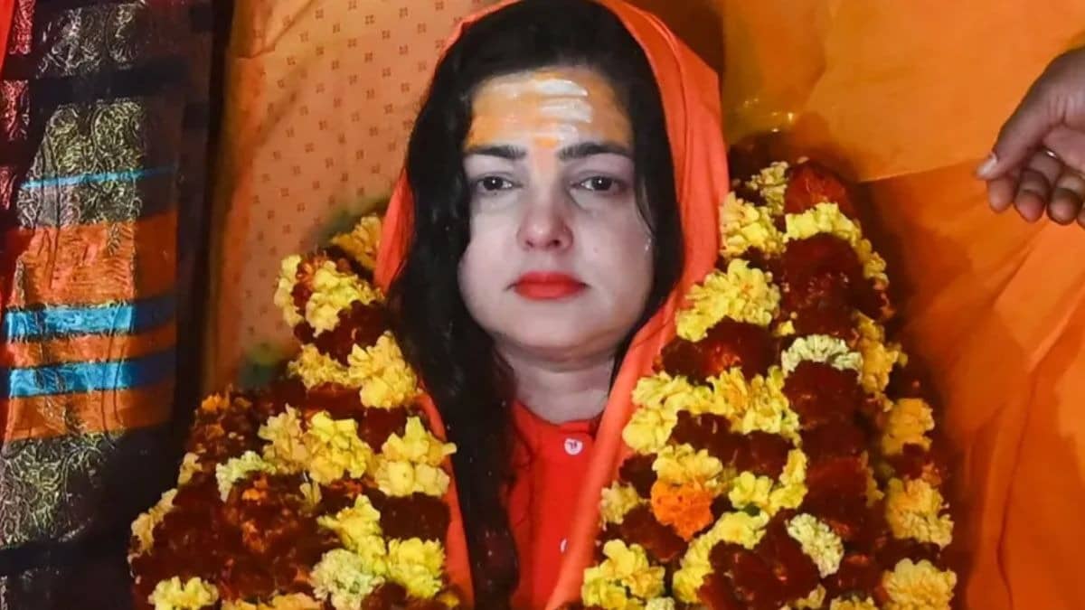 Mamta Kulkarni को शंकराचार्य विवाद में कूदना पड़ा भारी, किन्नर अखाड़े के महामंडलेश्वर पद से देना पड़ा इस्तीफा, जानिए क्या कहा