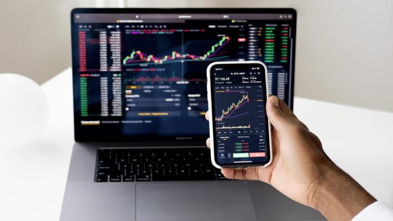 Gainers & Losers: Sensex की एक्सपायरी के सिकंदर; Indian Bank, CAMS और Eternal समेत इन 10 स्टॉक्स का धमाल