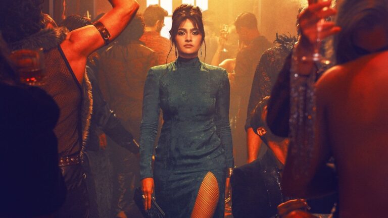 Toxic: 'टॉक्सिक' से रुक्मिणी वासंथ का धमाकेदार फर्स्ट लुक हुआ रिलीज, यश की फिल्म में निभाएंगी मेलिसा का किरदार