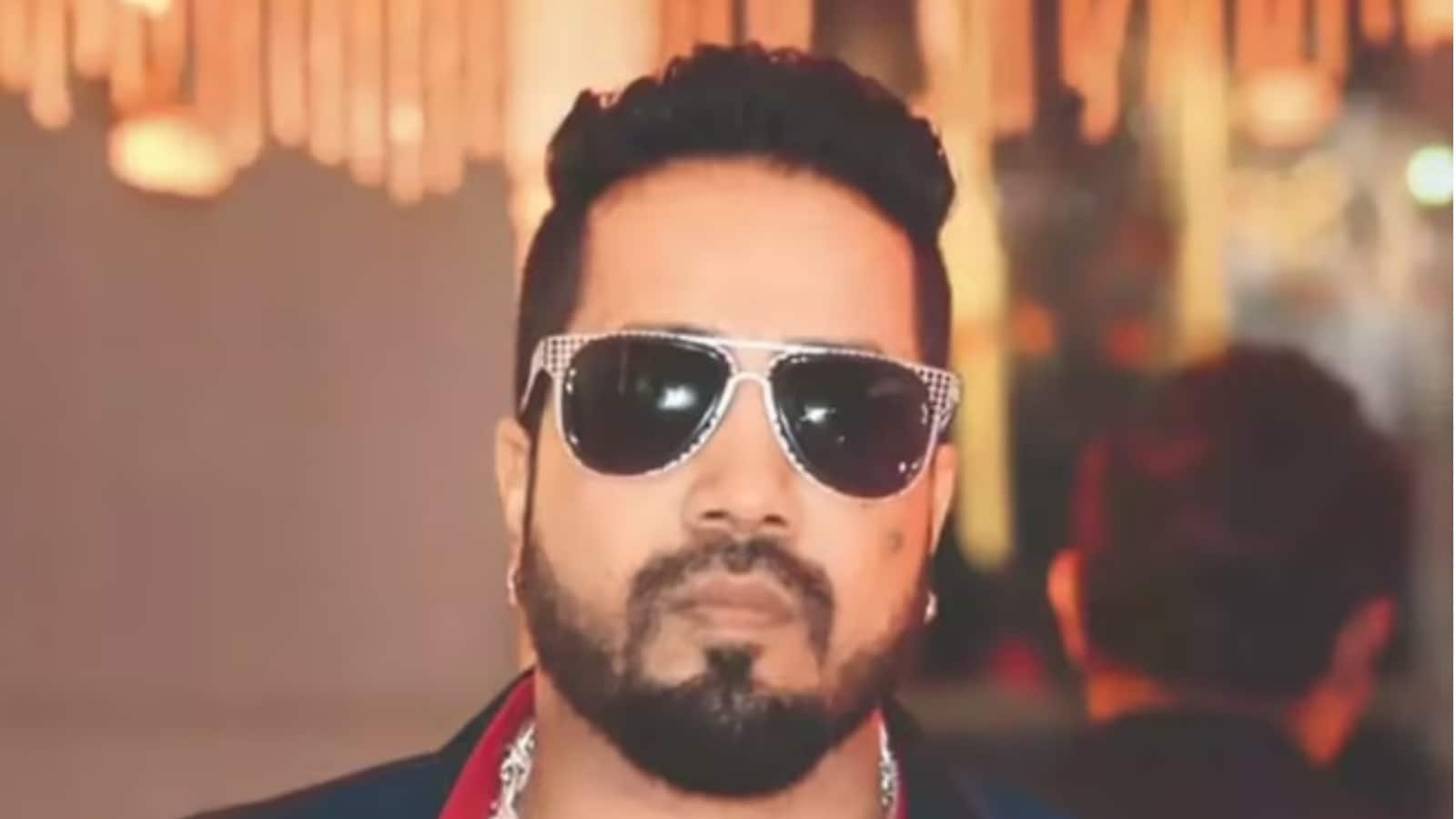 Mika Singh: मीका सिंह ने आवारा कुत्तों के मुद्दे पर सुप्रीम कोर्ट से की खास अपील, 10 एकड़ जमीन दान करने को तैयार सिंगर