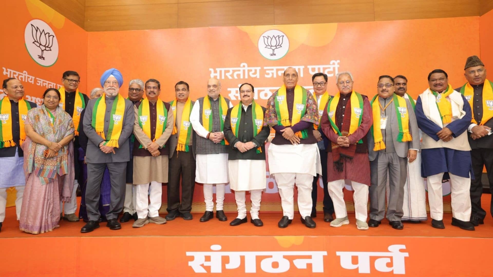 Nitin Nabin: नितिन नबीन की ताजपोशी शुरू, राजनाथ-शाह-नड्डा समेत BJP के दिग्गजों की मौजूदगी में अध्यक्ष पद के लिए भरा नामांकन