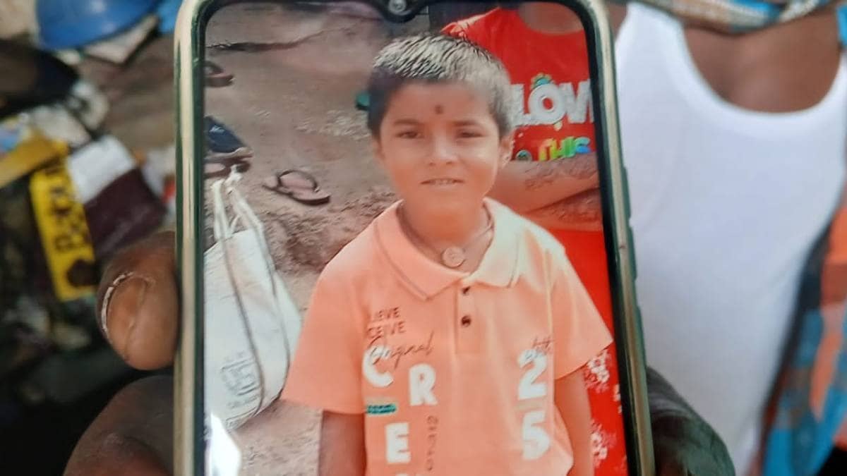 सावधान! चिप्स के पैकेट में था गुब्बारा, फुलाते-फुलाते अचानक गले में फंसा और 6 साल के मासूम की चली गई जान, परिवार में मचा मातम