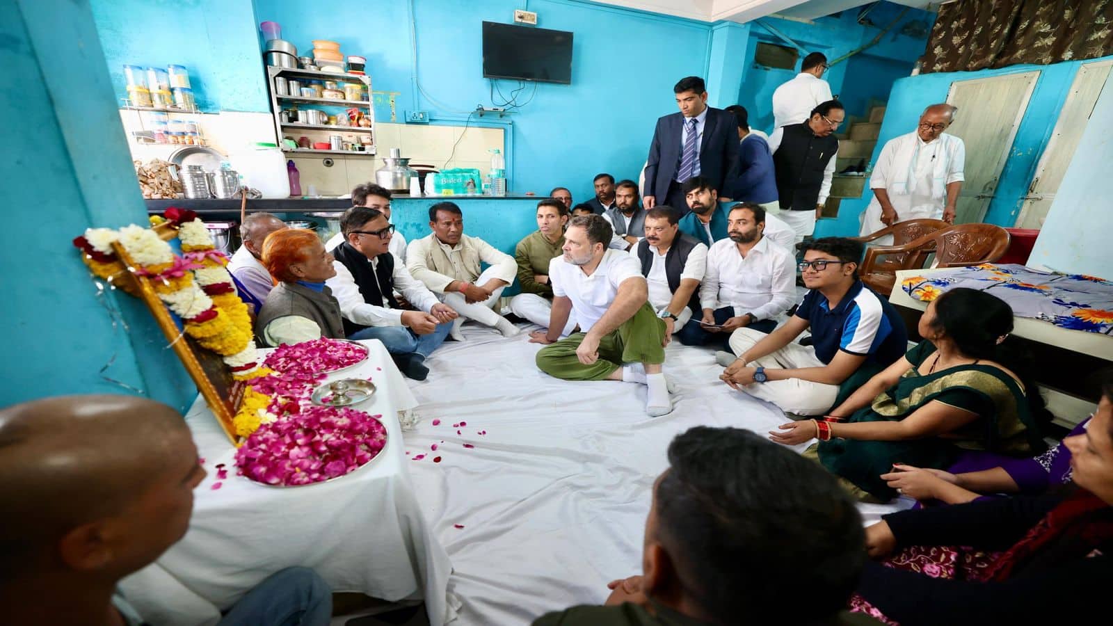 Indore Water Contamination: 'दूषित पानी पीकर मर रहे हैं...'; इंदौर में पीड़ितों से मिले राहुल गांधी, सीएम मोहन यादव ने बोला हमला