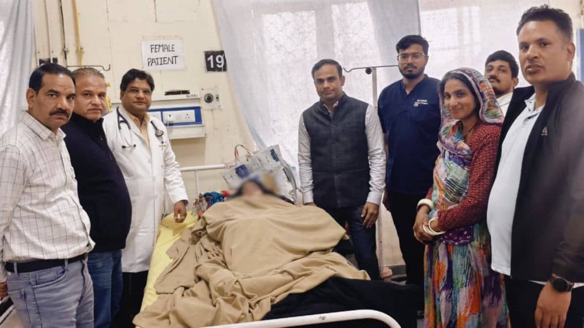 Rajasthan: 15 वर्षीय किशोरी को पेट में थी तेज दर्द की शिकायत, अंडाशय में निकली इतनी बड़ी गांठ; देखकर डॉक्टरों की टीम हैरान