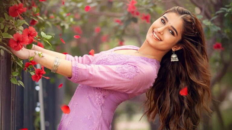 Rasha Thadani Telegu Debut: रवीना टंडन की बेटी राशा ठडानी का तेलुगु डेब्यू, ‘श्रीनिवास मंगापुरम’ से शेयर किया पहला लुक