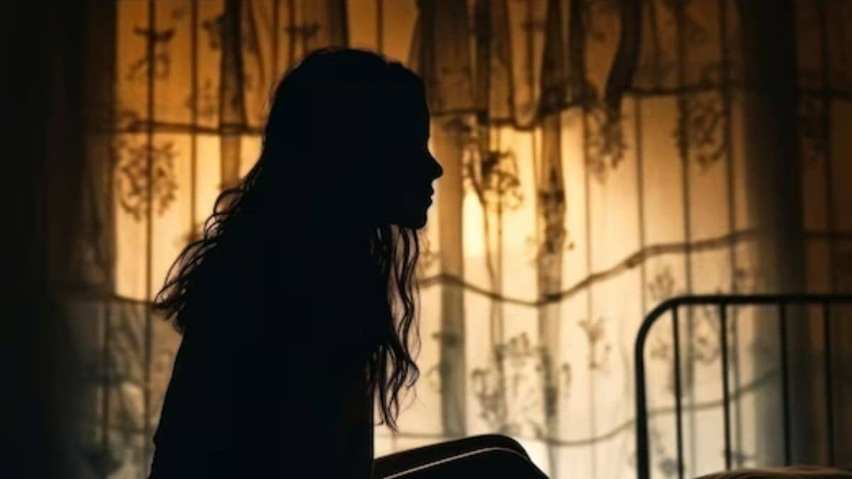 खुद को बताया बांके बिहारी मंदिर का पंडा, लड़कियों से की दोस्‍ती फिर अश्‍लील वीडियो बना मांगे लाखों! मथुरा में VIP दर्शन की आड़ में फ्रॉड