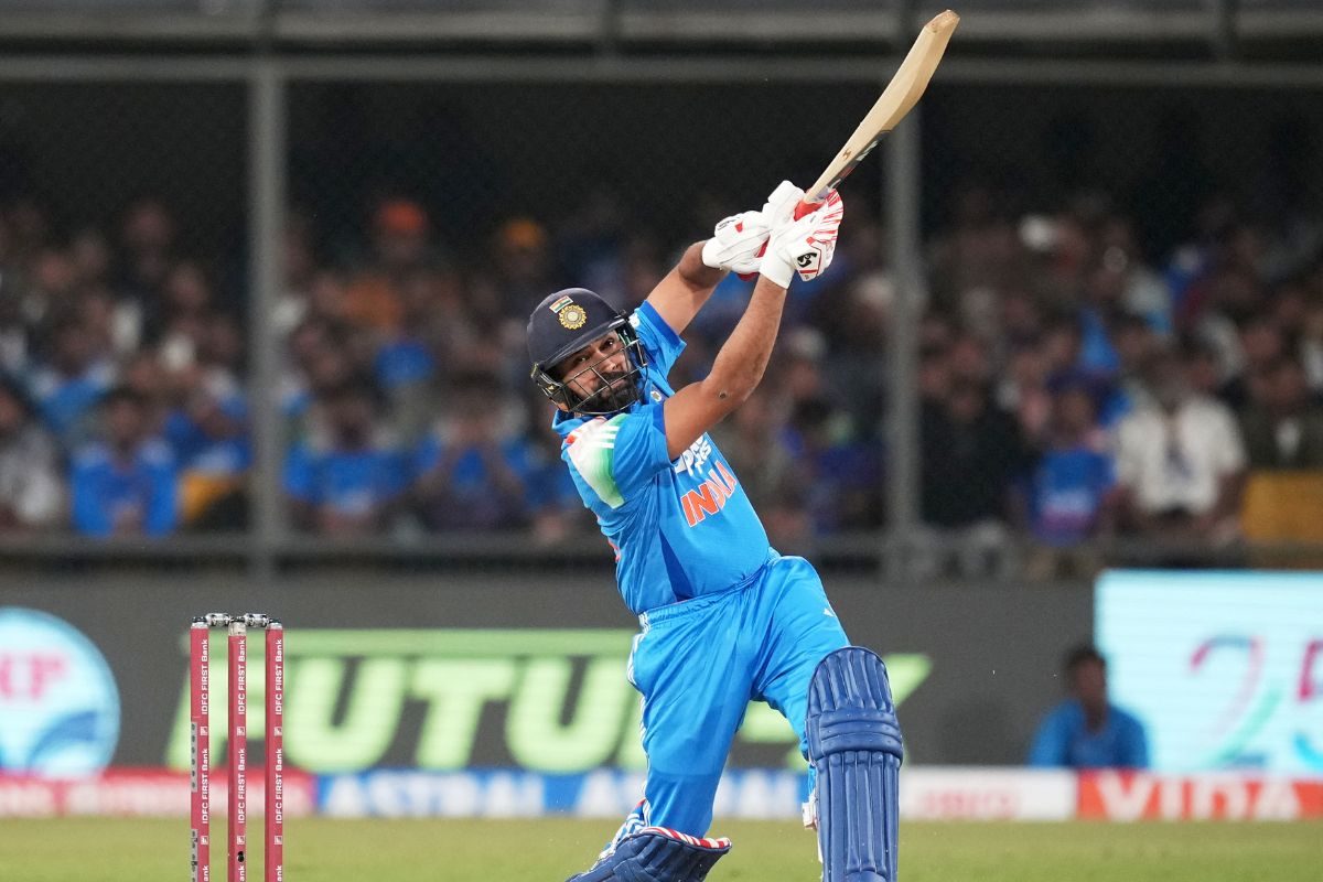 रोहित शर्मा ने फेल होकर भी इंदौर वनडे में बनाया स्पेशल रिकॉर्ड, सचिन तेंदुलकर के क्लब में एंट्री