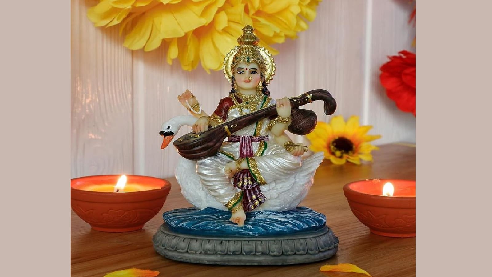 Saraswati Puja 2026: घर पर इस विधि से करें सरस्वती पूजा, नोट करें सही तारीख, समय और बसंत पंचमी की पूजा के लिए जरूरी सामग्री