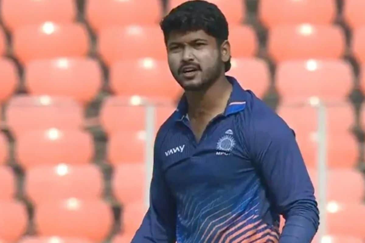 23 साल के शिवांग कुमार ने टीम इंडिया के बड़े बल्लेबाजों का निकाला जलूस, विजय हजारे में मध्य प्रदेश की जीत का हीरो बना स्पिनर, कप्तान भी चमका