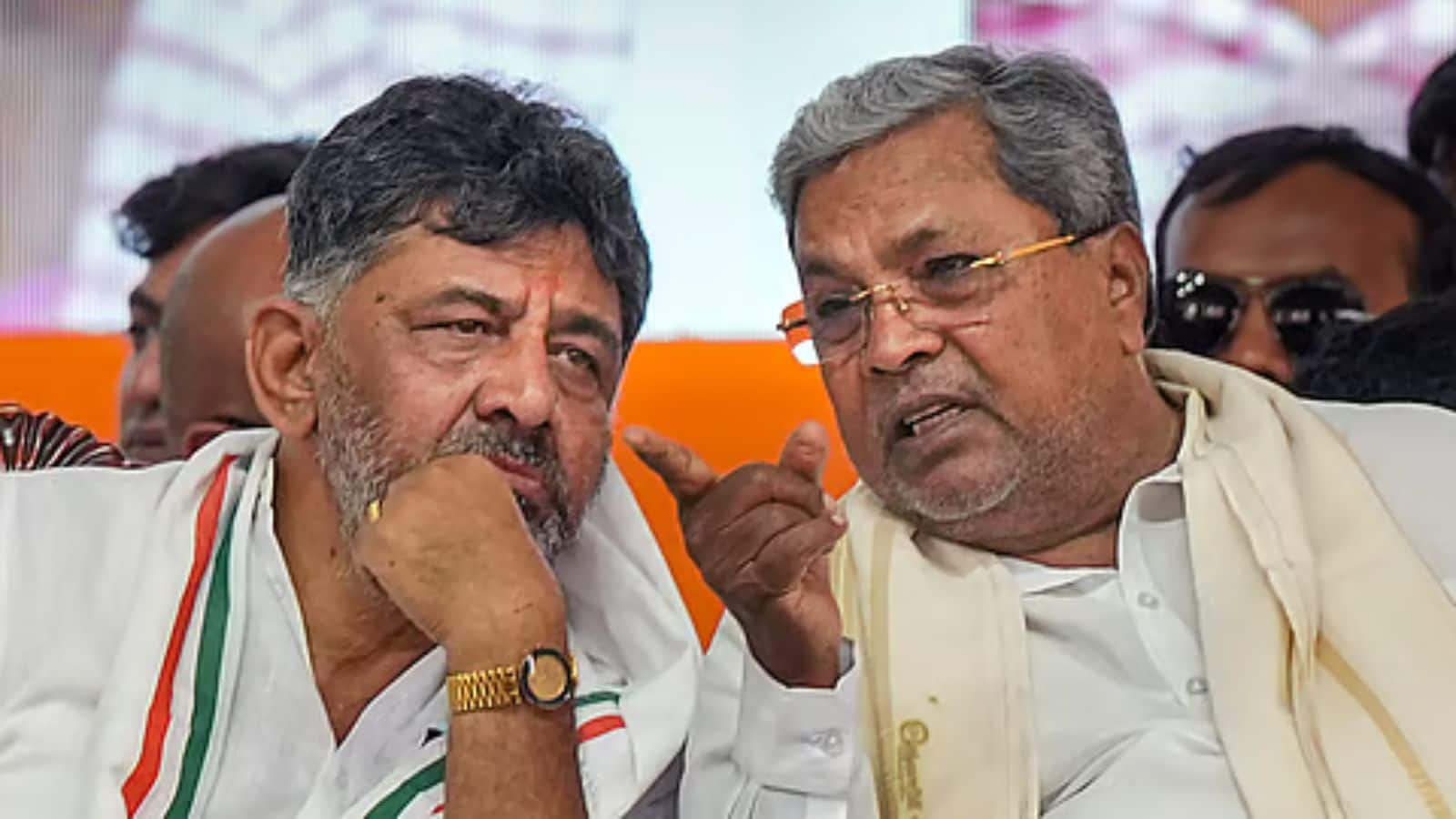 'ये ‘डीके, डीके’ के नारे कौन लगा रहा है?' यूथ कांग्रेस के कार्यकर्ताओं पर मंच से भड़के CM सिद्धारमैया