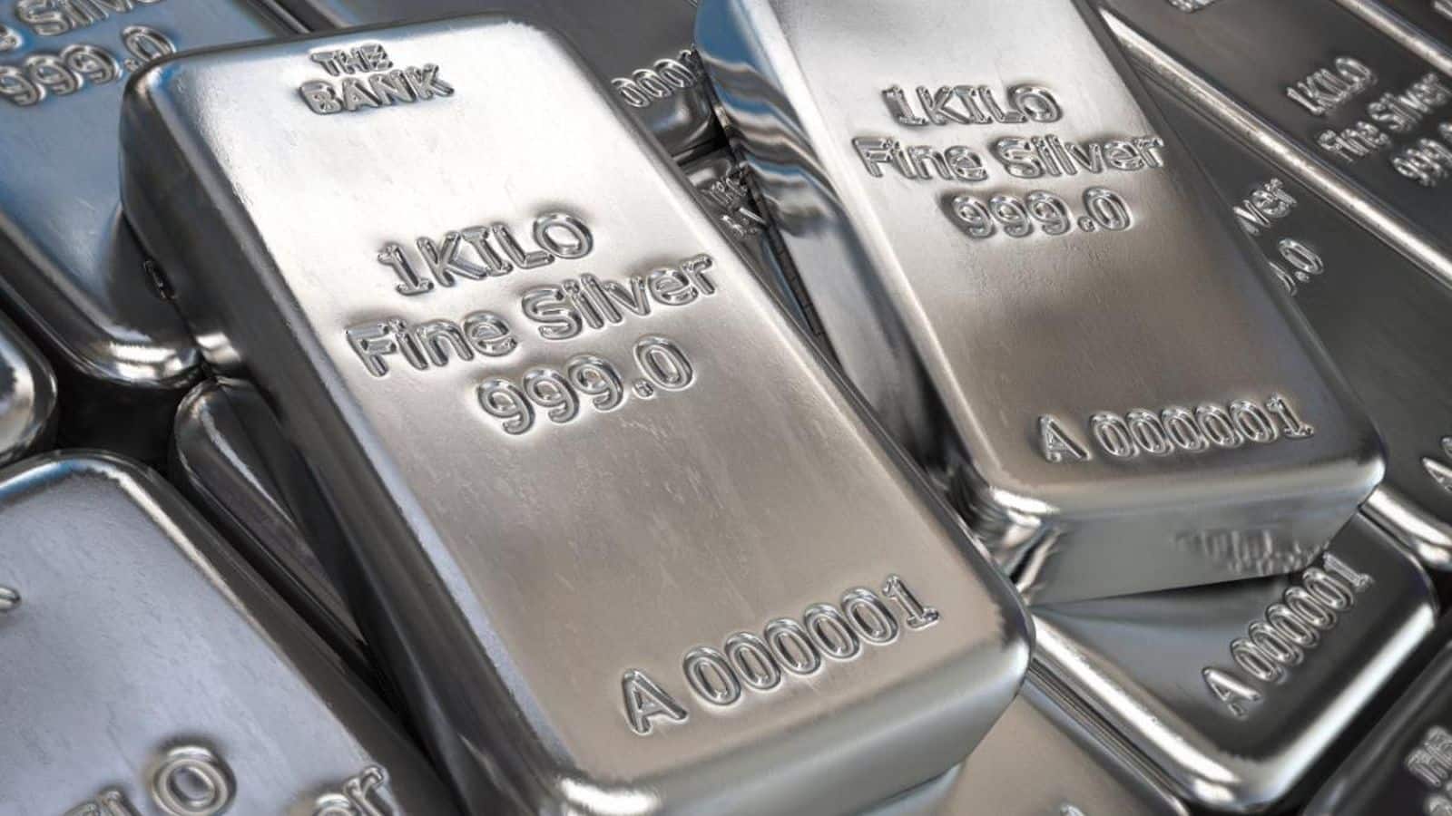 Silver Price Today: नए साल के पहले दिन चांदी हुई सस्ती, जानिये 1 जनवरी 2026 का सिल्वर रेट