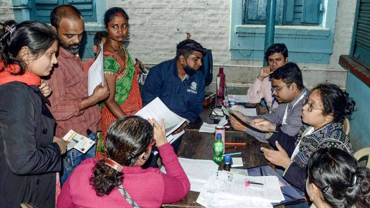 UP SIR Draft List 2026: लिस्ट में नहीं है आपका नाम तो क्या करें? पूरा प्रोसेस; 14 प्वाइंट्स में समझिए UP SIR की बड़ी बातें