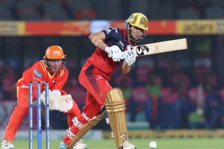आरसीबी के आगे गुजरात ने दूसरी बार भी टेके घुटने, लगातार 5 जीत के साथ प्लेऑफ में मंधाना की टीम