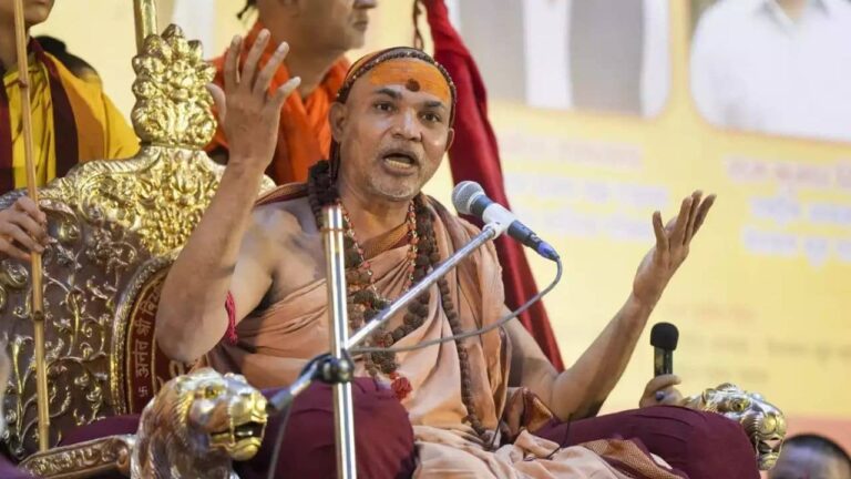 मौनी अमावस्‍या पर प्रयागराज संगम तट पर बवाल, शंकराचार्य अविमुक्तेश्वरानंद को स्‍नान करने से रोका गया, हुई धक्का मुक्की; जानिए पूरा मामला