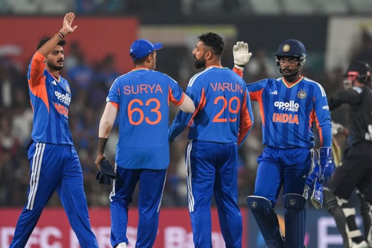 बुमराह-अर्शदीप नहीं, इस भारतीय गेंदबाज के मुरीद हुए सुनील गावस्कर, बताया गेंदबाजी का जादूगर