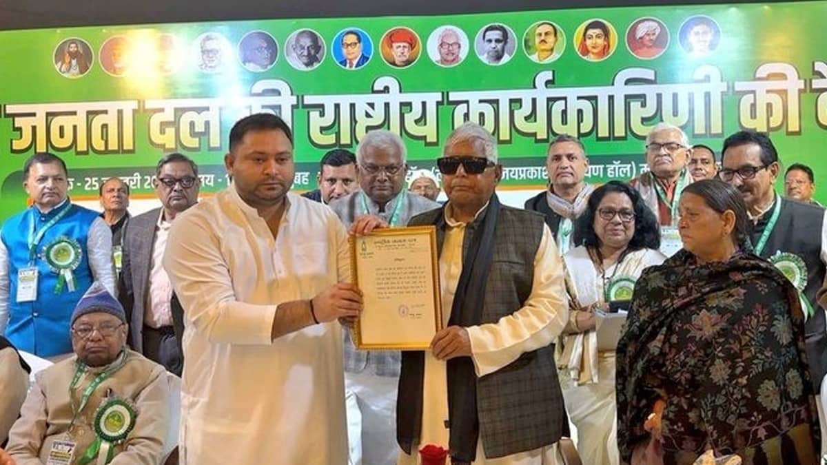 तेजस्वी यादव बने RJD के राष्ट्रीय कार्यकारी अध्यक्ष, पिता लालू यादव ने खुद सौंपी बड़ी जिम्मेदारी, बहन रोहिणी बोलीं- 'कठपुतली बने शहजादा'