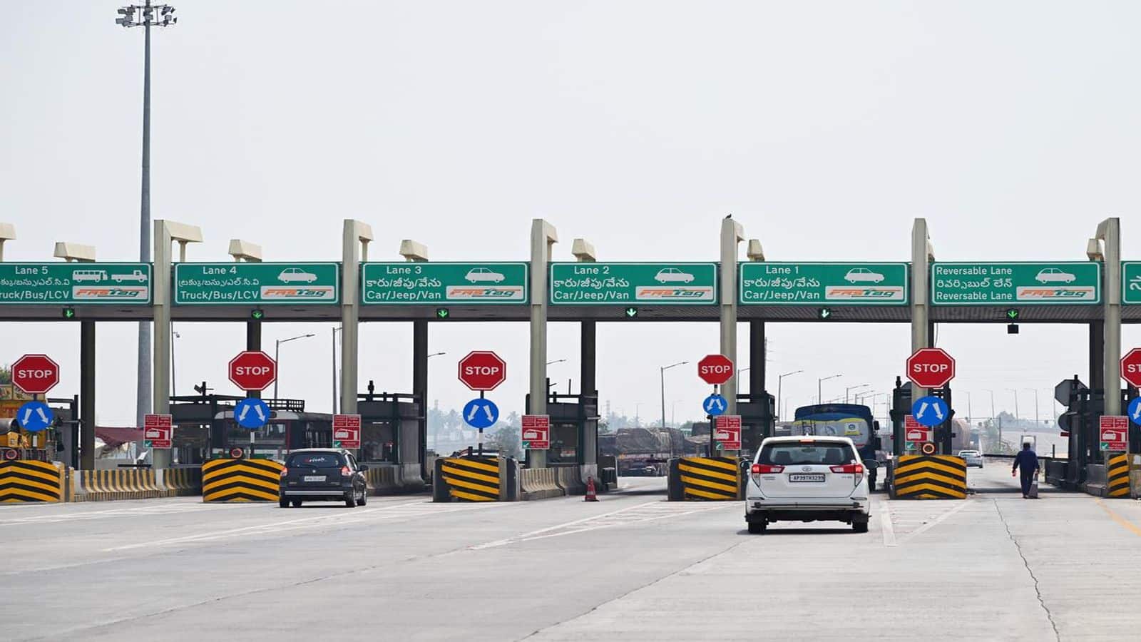 Toll plaza News: अब बिना बैरियर पर रुके ऑटोमैटिक कट जाएंगे पैसे... इस टोल प्लाजा पर शुरू होगा MLFF टोलिंग सिस्टम, ऐसे करेगा काम