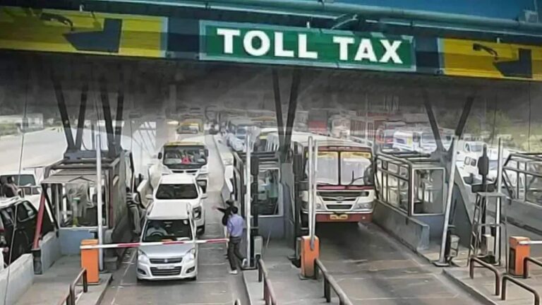 Toll Plazas: टोल प्लाजा पर अब नहीं चलेगा कैश, 1 अप्रैल से केवल FASTag और UPI से ही होगी एंट्री