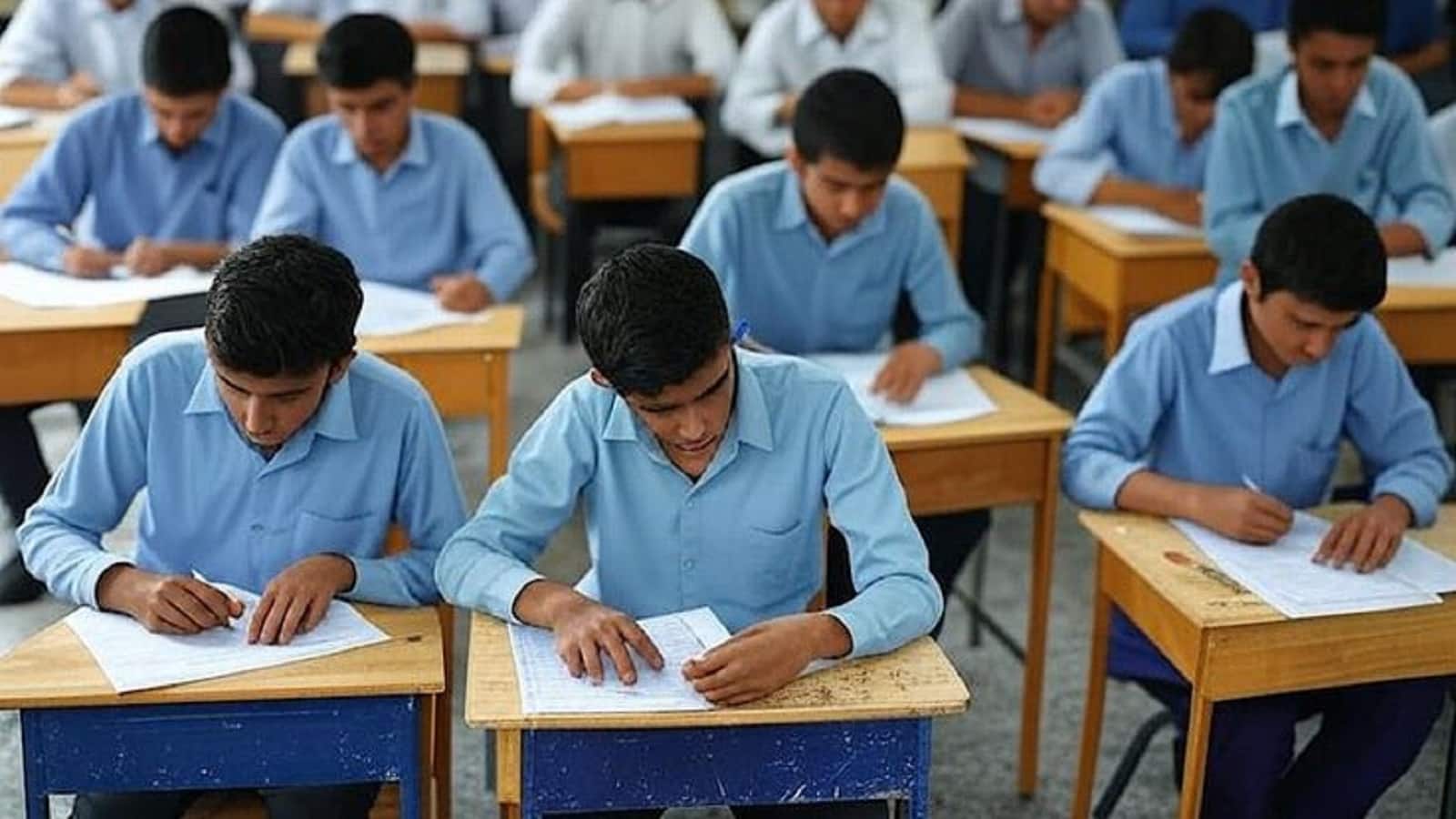UP Board Exam 2026: तीन संशोधनों के बावजूद नहीं मिली इस जिले के छात्रों को राहत, परीक्षा देने के लिए जाना होगा 30 किमी दूर