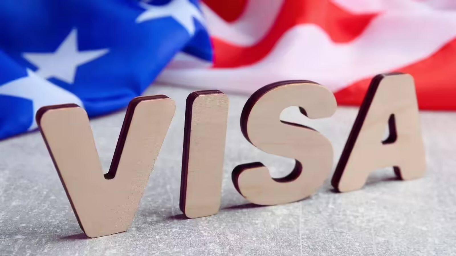 US student visa policy : अमेरिकी वीजा पॉलिसी का दिखा असर,एजुकेशन लोन सेक्टर में आई मंदी