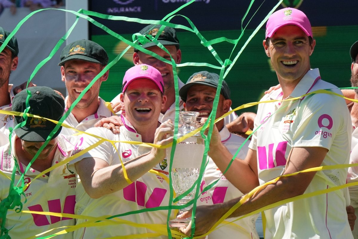 शैम्पेन शॉवर नहीं... ऑस्ट्रेलियाई क्रिकेट टीम ने मुस्लिम साथी के लिए किया बड़ा त्याग, ट्रॉफी जीती लेकिन शराब से नहीं की सेलिब्रेशन