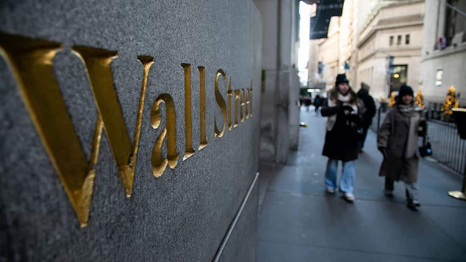 Global Market : S&P 500 रिकॉर्ड ऊंचाई पर हुआ बंद, ब्रॉडकॉम और दूसरी चिप बनाने वाली कंपनियों ने भरा जोश