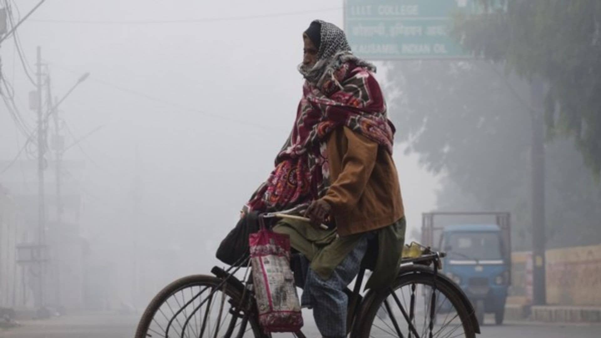 Weather Update: दिल्ली-NCR समेत 9 राज्यों में बारिश के आसार, IMD ने जारी किया अलर्ट; जानें कब तक रहेगी कड़ाके की ठंड