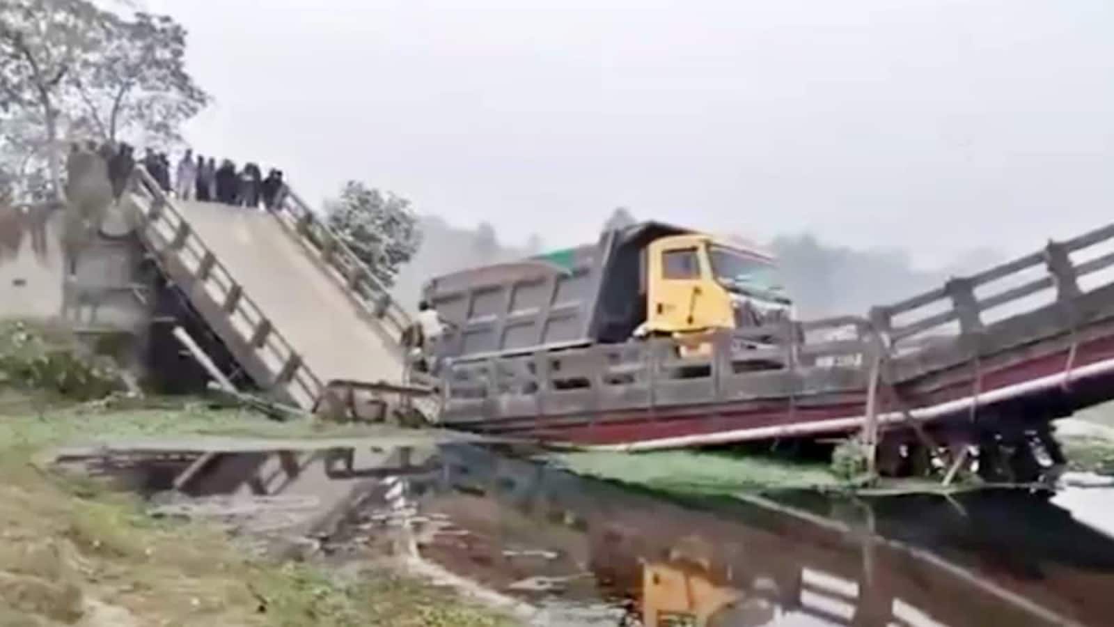 Cooch Behar Bridge Collapse: माल से भरा डंपर गुजरते ही 30 साल पुराना पुल ढहा, हादसे में कोई हताहत नहीं