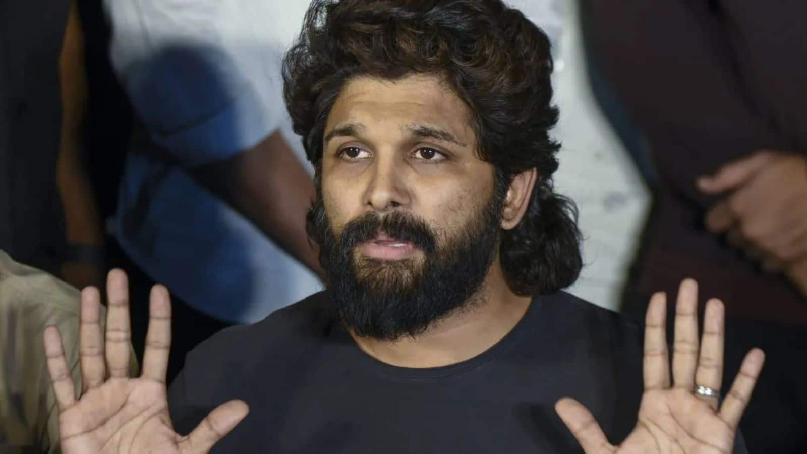 Allu Arjun: अल्लू अर्जुन पर 42 दावे करने वाला शख्स पलटा, मांगी सार्वजनिक माफी