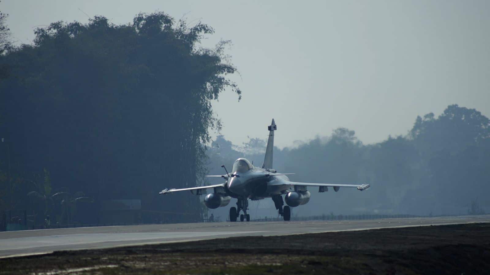 Assam: नॉर्थईस्ट का पहला इमरजेंसी रनवे हाईवे, क्या चीन की चाल का जवाब है भारत का ये मास्टरस्ट्रोक?