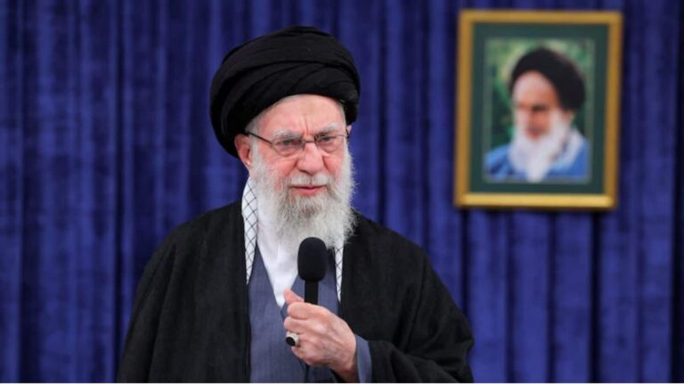 Ayatollah Ali Khamenei: 'तुम हमें कभी तबाह नहीं कर पाओगे...', खामेनेई की ट्रंप को खुली चेतावनी; अमेरिकी युद्धपोत डुबाने की भी दी धमकी