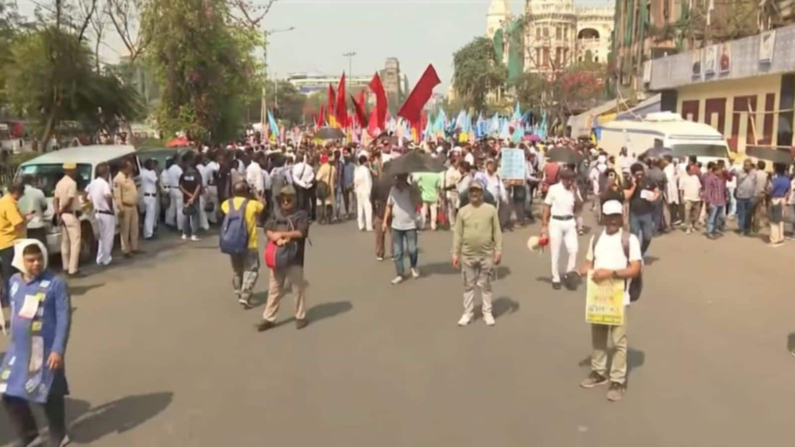 सुप्रीम कोर्ट के आदेश के बाद भी DA नहीं! बंगाल चुनाव से पहले फिर सड़क पर उतरे कर्मचारी