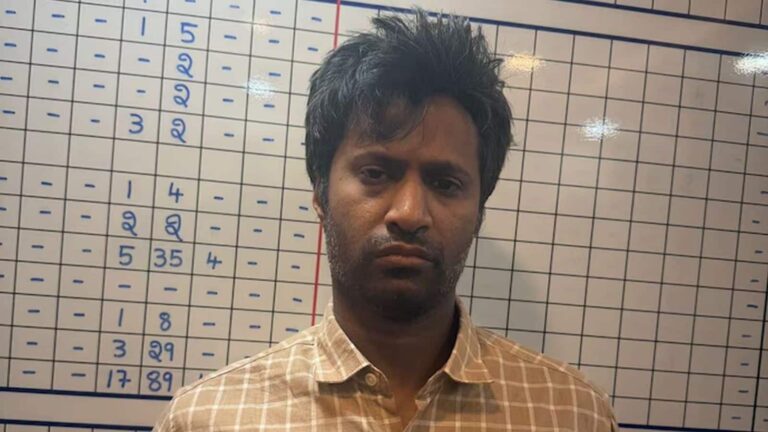 Bengaluru Double Murder: बेंगलुरु में डबल मर्डर से सनसनी! कलयुगी इंजीनियर बेटे ने रिटायर्ड नेवी कैप्टन पिता और डेंटिस्ट मां की कर दी हत्या, गिरफ्तार