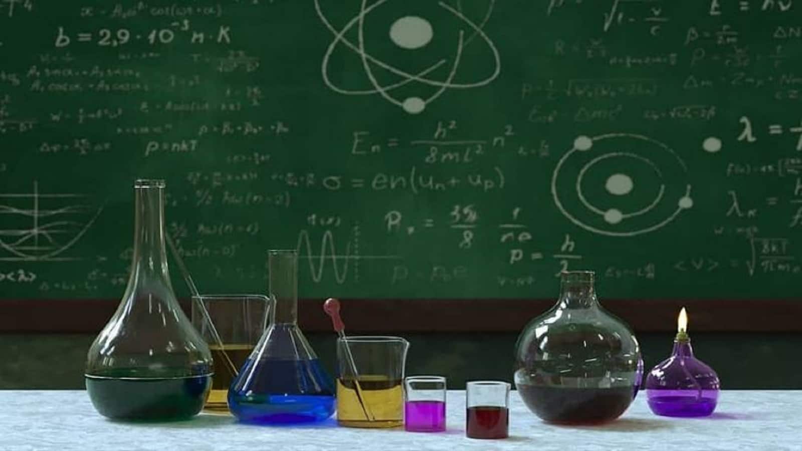 UP Board Practical Exam 2026: प्रैक्टिकल परीक्षाओं में गड़बड़ी पर एक दर्जन से ज्यादा स्कूलों और परीक्षकों को नोटिस जारी, कई केंद्रों पर हंगामा और मारपीट की खबरें