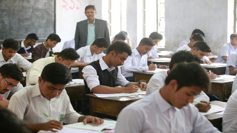 CBSE Exam 2026 policy: किसी भी वजह से पेपर छूटने के मामलों में बेहद सख्त हैं सीबीएसई के नियम, परीक्षा शुरू होने से पहले इन्हें समझ लें