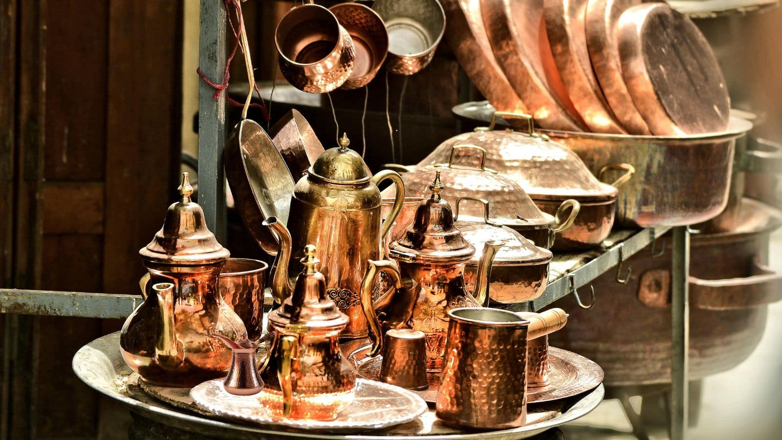 Copper Brass Cleaning Tips: बिना केमिकल क्लीनर के चमकाएं तांबे और पीतल के बर्तन, अपनाएं आसान तरीका