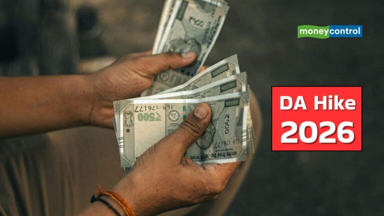 DA Hike: जनवरी से सिर्फ 2% बढ़ेगा महंगाई भत्ता, जानिए 8वें वेतन आयोग की सैलरी पर क्यों होगा सीधा असर